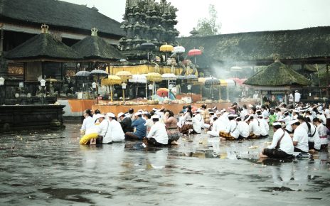 “Experience the Thrill of Ancient Balinese Cultural Sport: A Must-See for Tourists!”