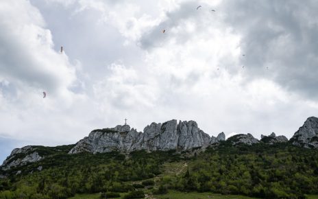 Tragic paragliding mishap claims life of South Korean traveler in Pecatu