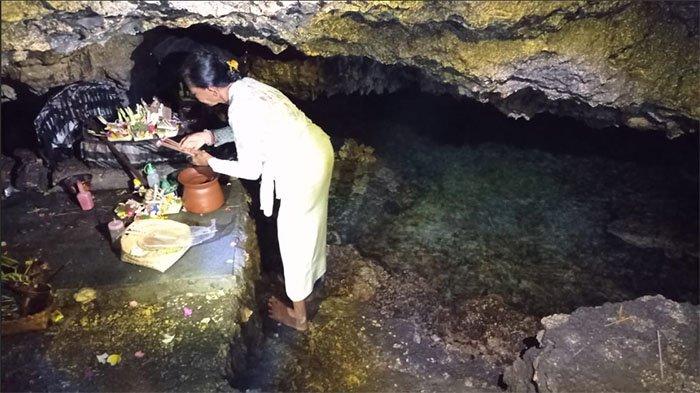 Goa Peteng: Jimbaran’s Spiritual Cave Temple